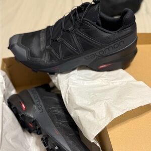 BEAND NEW!! Salomon speed cross 5 shoes.
